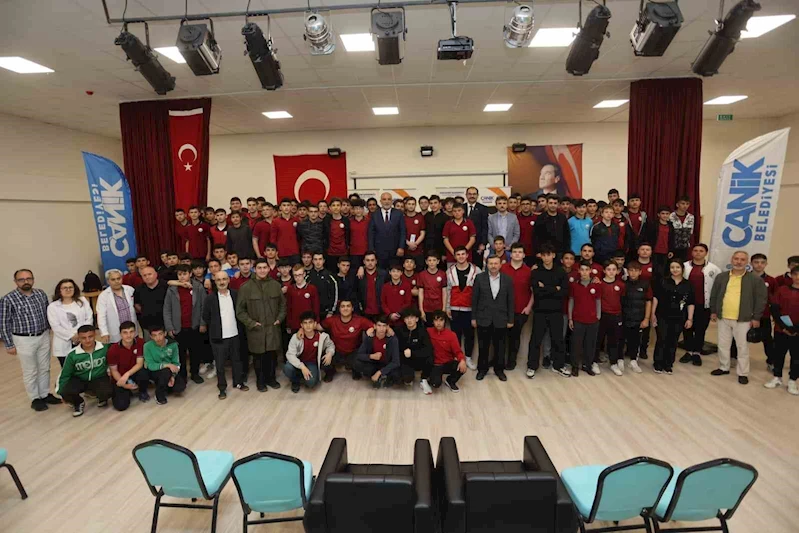 Başkan İbrahim Sandıkçı: “Öğrencilerimizin daima yanındayız”
