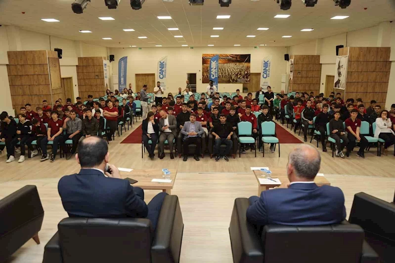 Başkan İbrahim Sandıkçı: “Öğrencilerimizin daima yanındayız”
