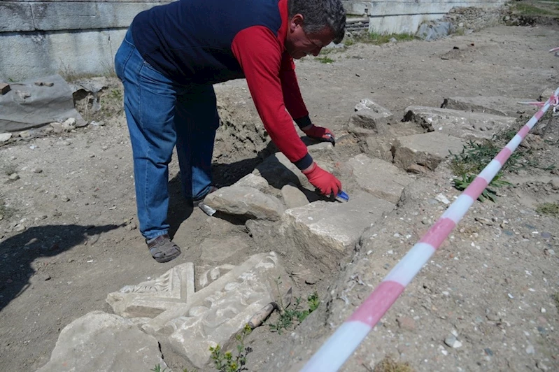 Antik tiyatro kazıları yeniden başladı
