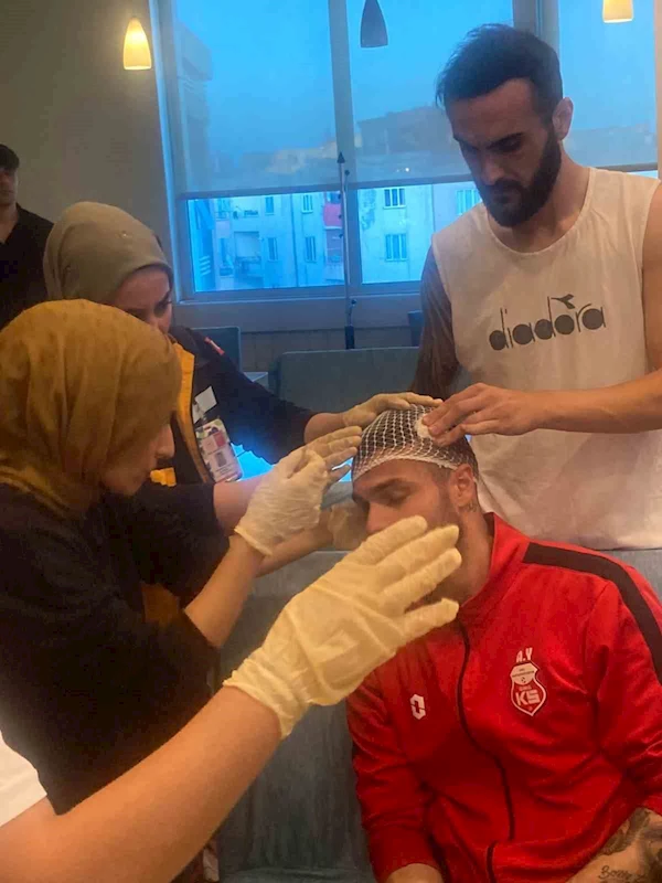 Iğdır’da taraftarlar Kastamonuspor otobüsünü taşladı
