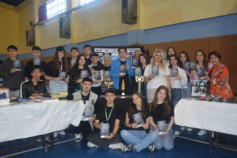 Yalnızlığını kitaplara anlattı, yılın en genç yazarı olarak 3 ödül birden aldı
