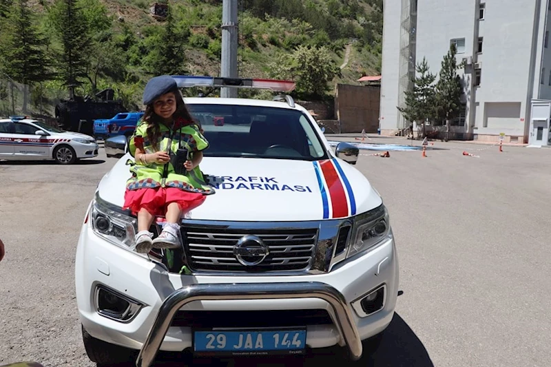 Anaokulu öğrencilerinden İl Jandarma Komutanlığı’na ziyaret
