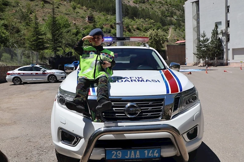 Anaokulu öğrencilerinden İl Jandarma Komutanlığı’na ziyaret
