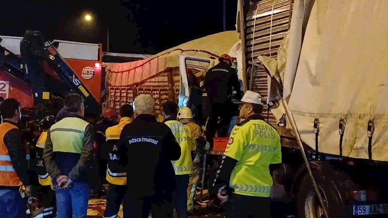Otoyolda seyir halindeki tıra, arkasından gelen tır çarptı: 1 ölü
