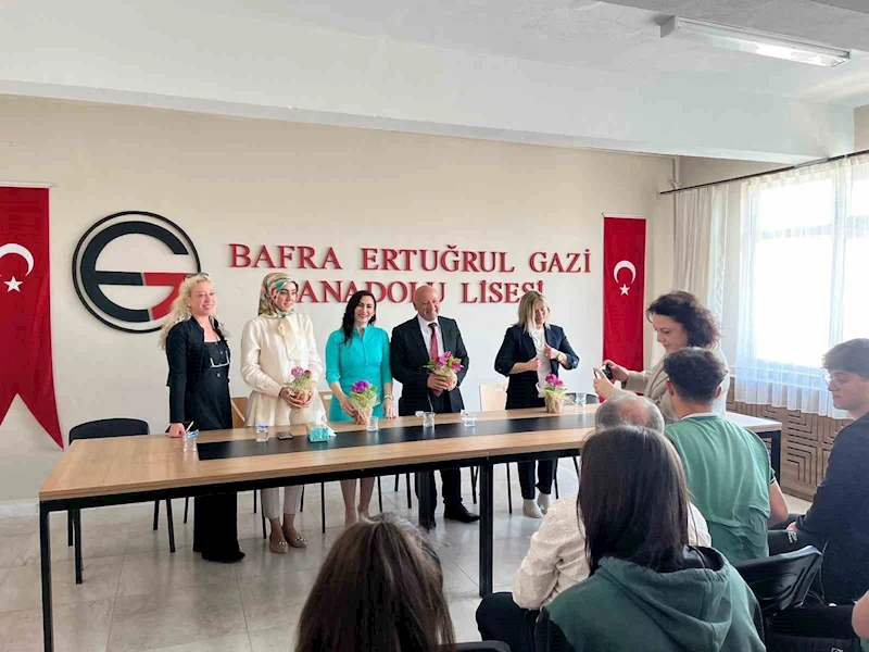 Lise öğrencilerine kariyer gelişimi ve mesleki eğitim semineri
