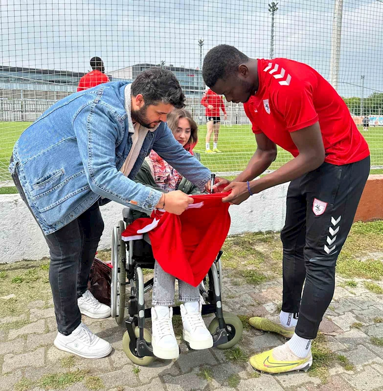 ’Dünyanın ve Türkiye’nin en güzel kızı’ Samsunsporlu
