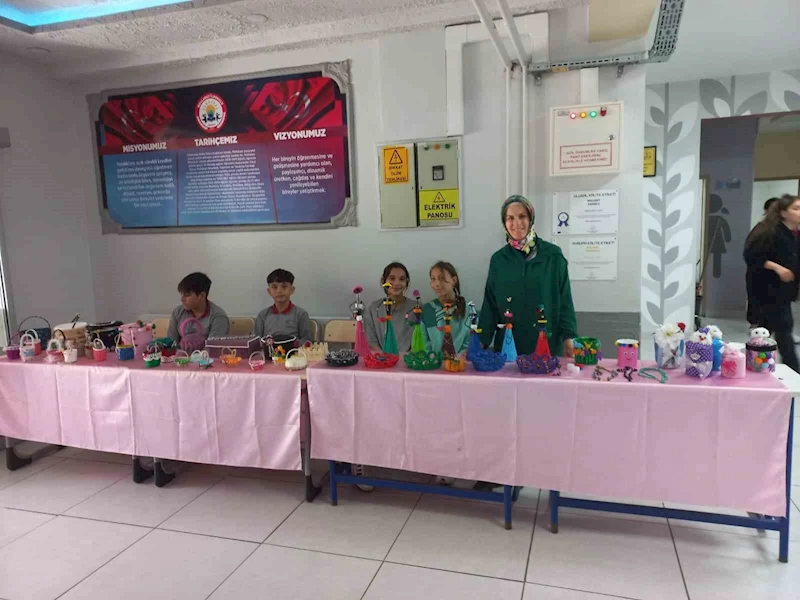 Ortaokul öğrencilerinden el emeği ürünlerinden bağış
