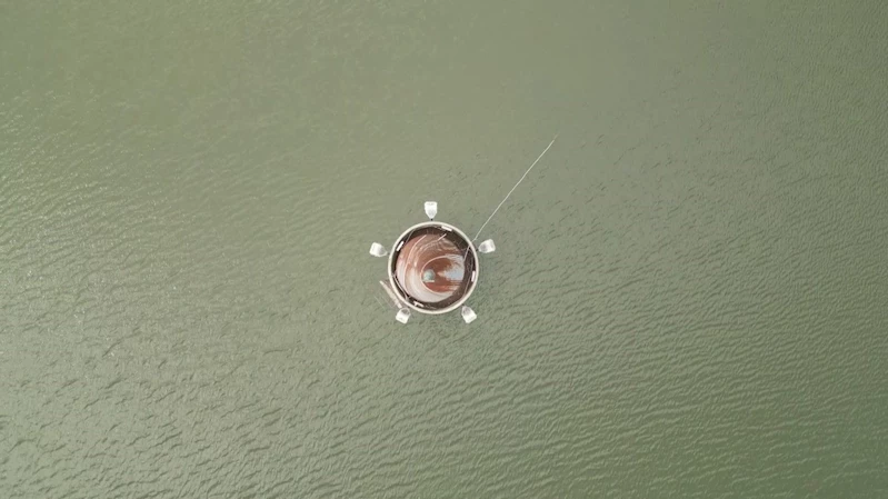 Batık mahallede sudan yükselen ’minare’
