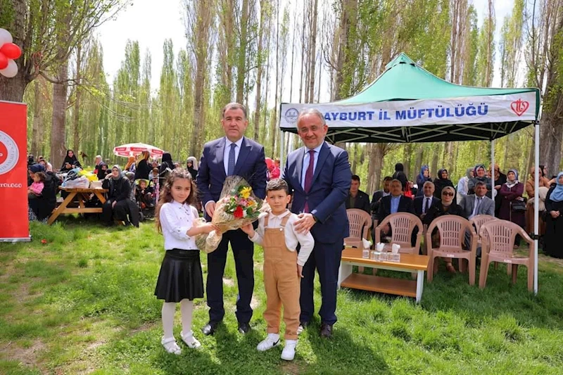 4- 6 yaş Kur’an kursu öğrencilerinden yılsonu programı
