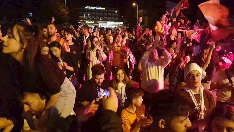 Karabük’te şampiyonluk kutlamasından renkli görüntüler
