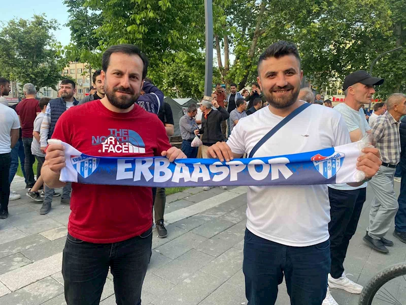 Erbaalılar, TFF 2. Lig vizesi alan takımlarını kutladı
