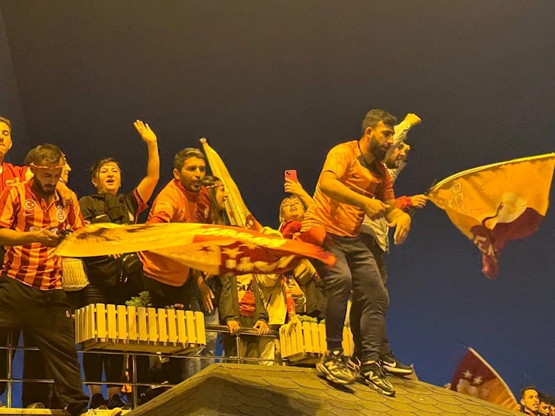 Zonguldak’ta meşaleler geceyi aydınlattı
