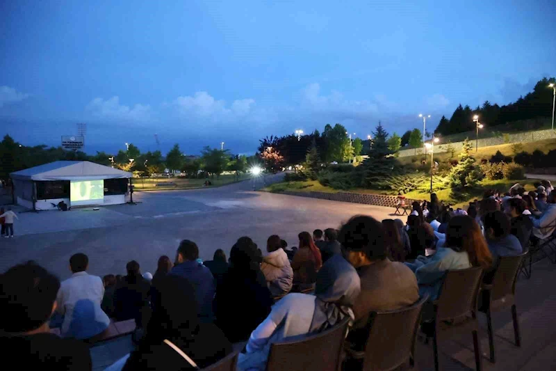 Düzce Üniversitesi’nde açık hava sinema günleri
