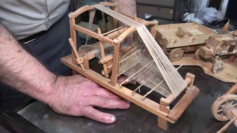 40 yıllık kasap, çocukların özlemlerini gidermek için yaptığı ahşap oyuncakları dükkanında sergiliyor
