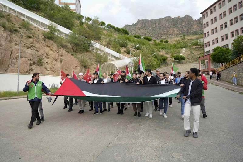 Gümüşhane’de üniversite öğrencileri İsrail’in Refah’ta gerçekleştirdiği saldırı kınandı
