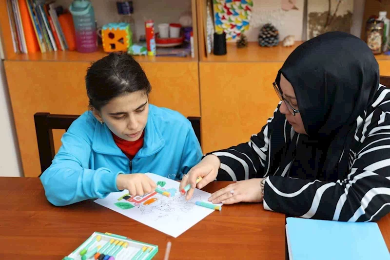 Özel öğrenciler kurslarla yeteneklerini keşfediyor
