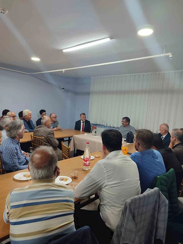 Üniversite öğrencilerinin mezuniyet coşkusu: Yazar Hayati İnanç ile buluştular
