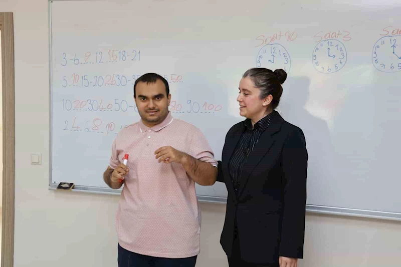 Özel öğrenciler kurslarla yeteneklerini keşfediyor
