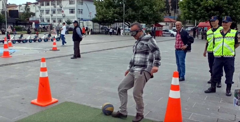 Alkol simülasyon gözlüğü takanlar komik anlara neden oldu
