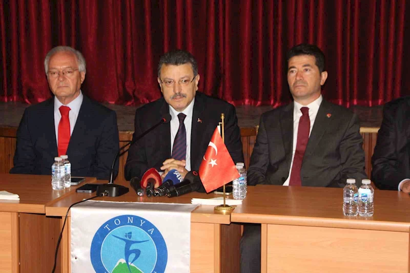 Memurları tarafından darp edilen Tonya Belediye Başkanı Beşel’e başkanlardan destek
