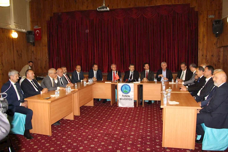 Memurları tarafından darp edilen Tonya Belediye Başkanı Beşel’e başkanlardan destek
