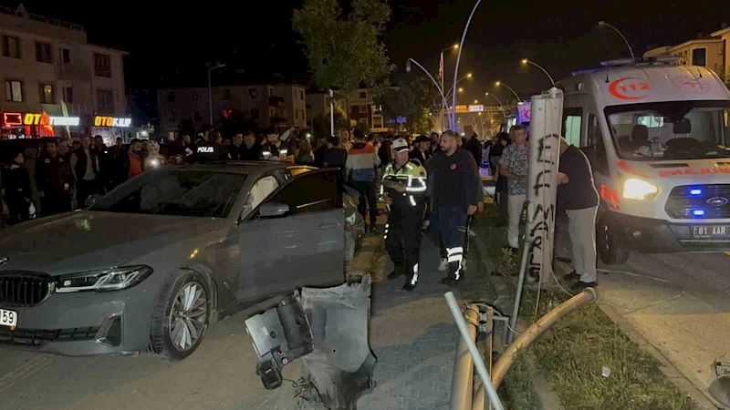 Şampiyonluk konvoyunda kaza: 2 yaralı
