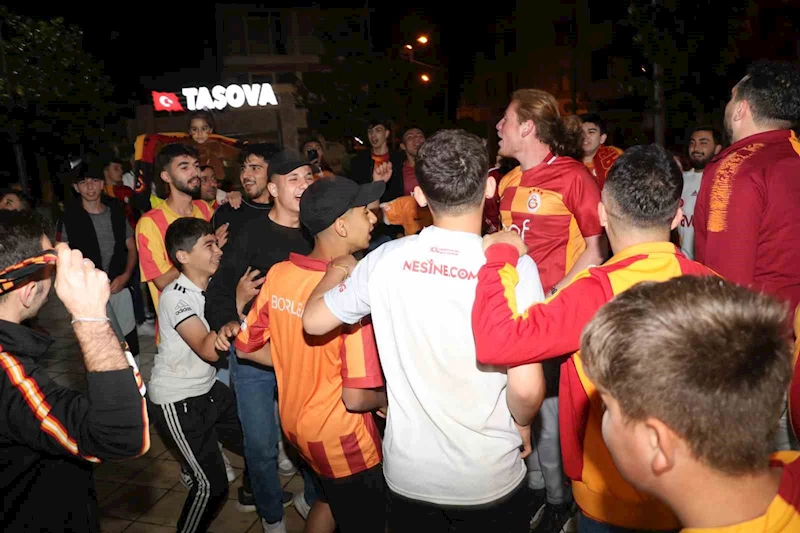 Amasya’da Galatasaray’ın şampiyonluğu coşkuyla kutlandı
