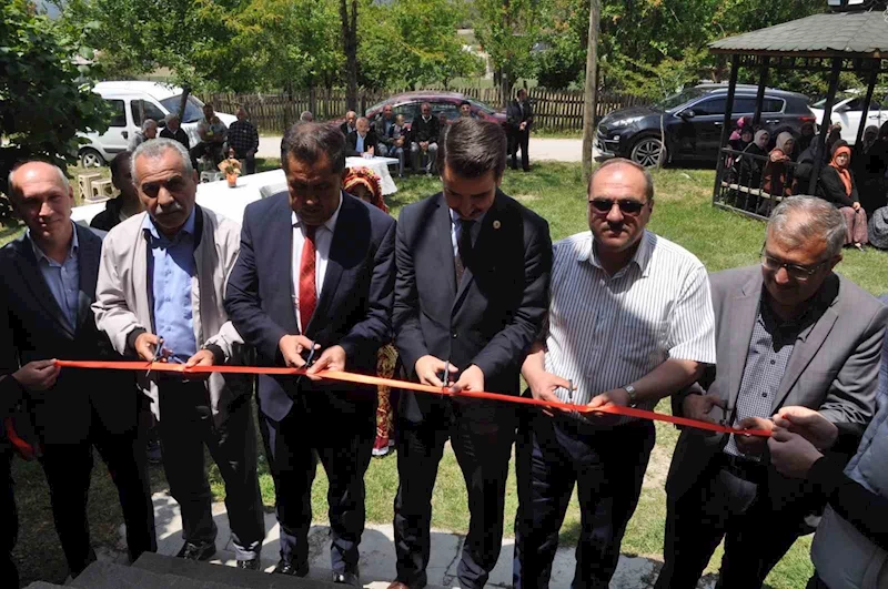 Maharetli kadınlar eski okul binasında kendi sergilerini açtı
