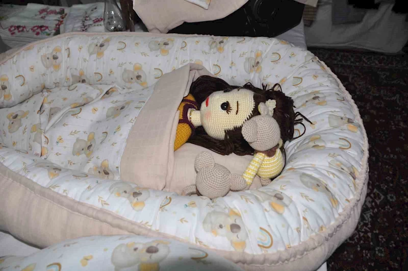 Maharetli kadınlar eski okul binasında kendi sergilerini açtı
