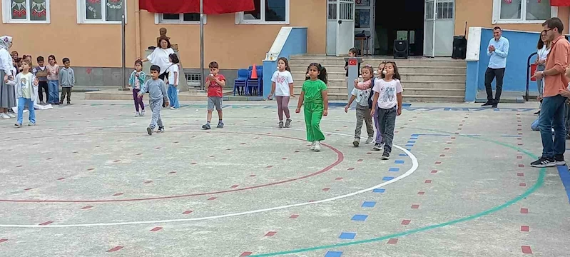 Şenlikte gönüllerince eğlendiler
