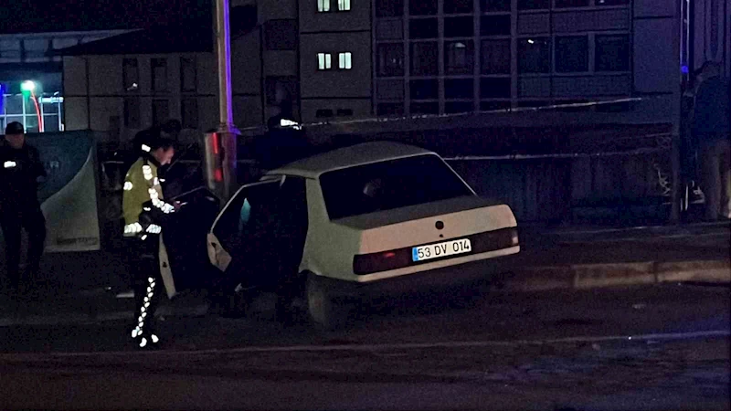 Rize’de dereye uçan aracın sürücüsü yaralandı
