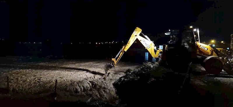 Alaca’da sağanak yağış hayatı felç etti
