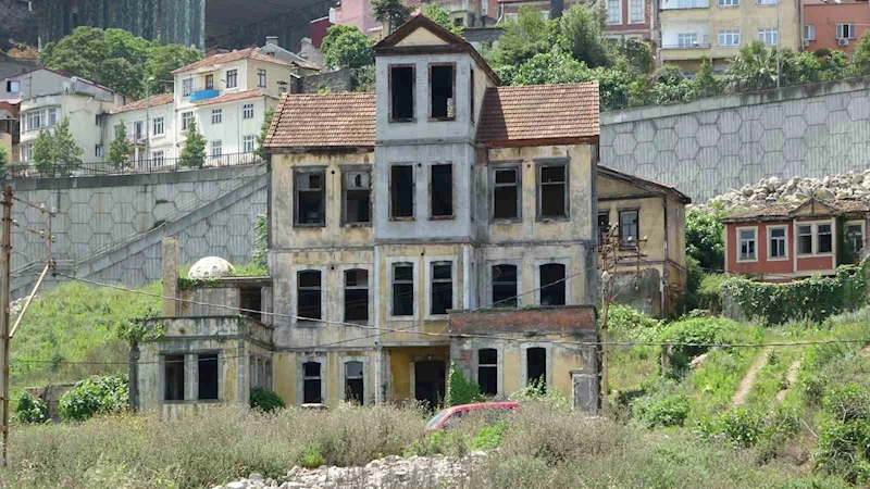 Oteller ve metruk binalar yıkıldı, yepyeni bir yerleşim alanı ve tarihi binalar ortaya çıktı
