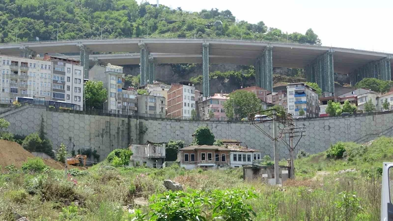 Oteller ve metruk binalar yıkıldı, yepyeni bir yerleşim alanı ve tarihi binalar ortaya çıktı
