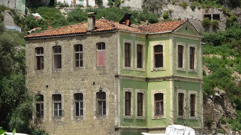 Oteller ve metruk binalar yıkıldı, yepyeni bir yerleşim alanı ve tarihi binalar ortaya çıktı
