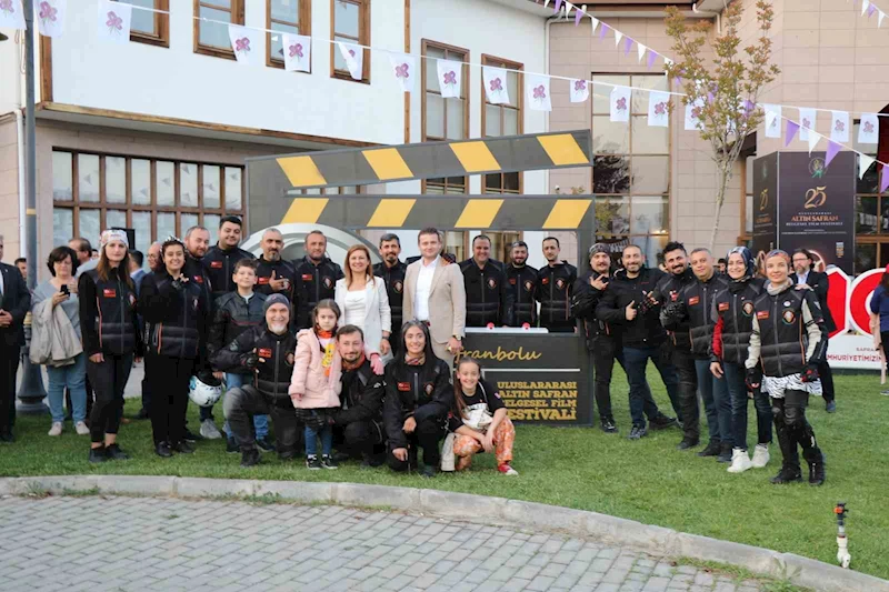 Altın Safran Festivali’nin meşalesi çeyrek asır için yandı
