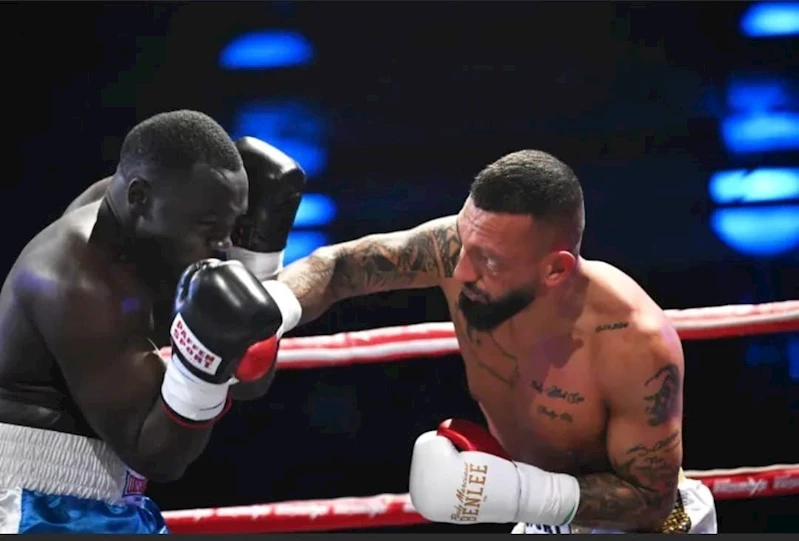 Buyurman’ın desteklediği boksör rakibini nakavt etti
