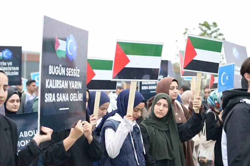 Üniversite öğrencilerinden Filistin ve Doğu Türkistan’a sessiz destek
