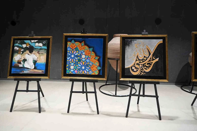 Lise öğrencilerinin akrilik ve karma teknikle yaptıkları eserler bu sergide
