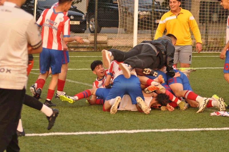 Kıbrıscıkspor, namağlup şampiyonluğunu ilan etti
