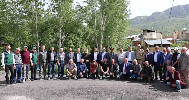 Vali Eldivan köylerde incelemede bulundu
