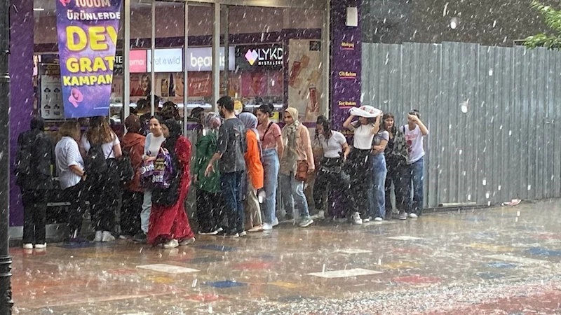 Karabük’te yıldırımlar peş peşe çaktı
