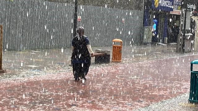 Karabük’te yıldırımlar peş peşe çaktı
