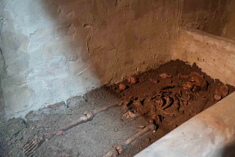 Pişmiş topraktan yapılan lahitler dikkat çekiyor
