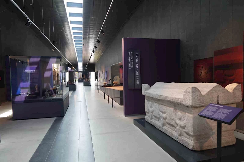 Pişmiş topraktan yapılan lahitler dikkat çekiyor
