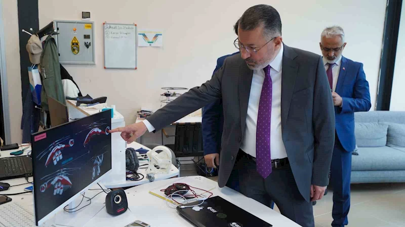 KBÜ Rektörü Kırışık’tan İnsansız Nano Helikopter Proje Görüşmesi
