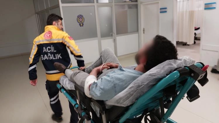 Eşiyle çıkan tartışmada kendini bıçakladı
