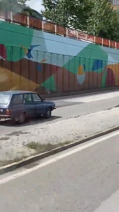 Ters yönde giden otomobil kamerada
