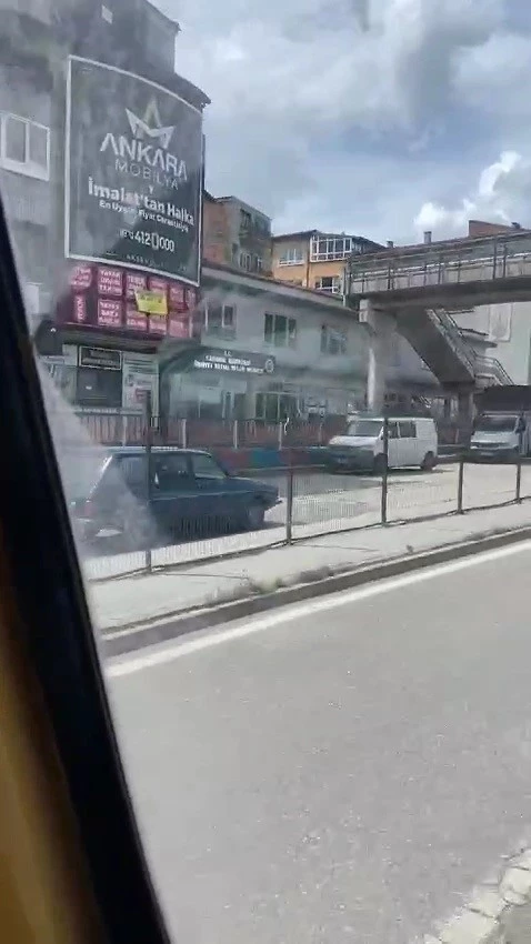 Ters yönde giden otomobil kamerada
