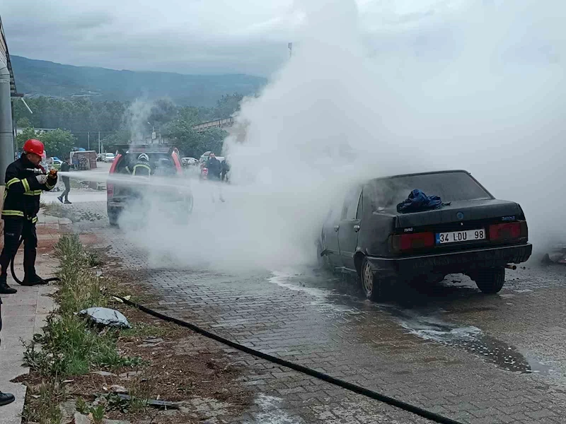 Tokat’ta yanan otomobil kullanılamaz hale geldi
